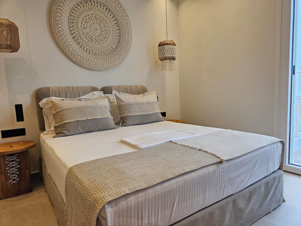 Aristotle Suites