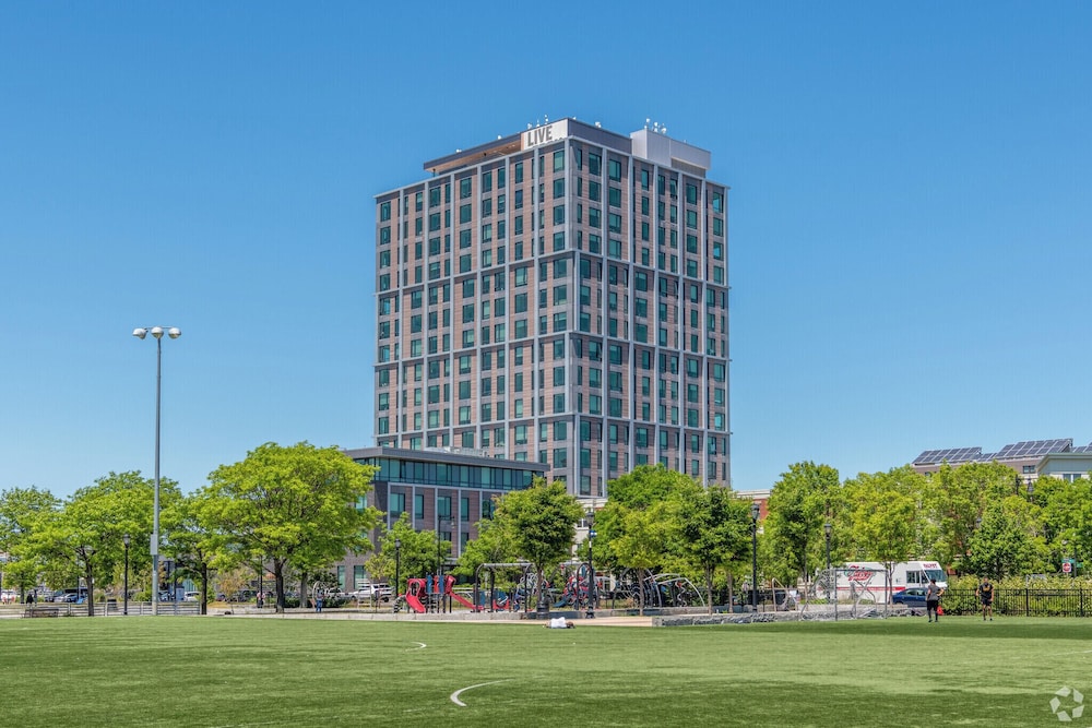 Luxury Apartments by Hyatus Downtown Boston