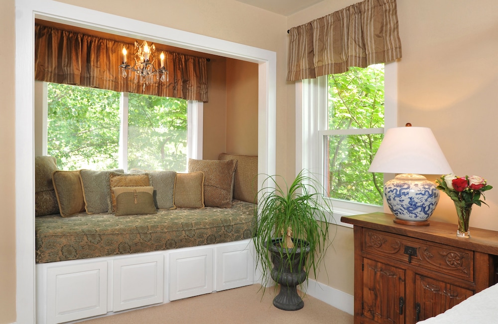 1795 Acorn Inn B&B