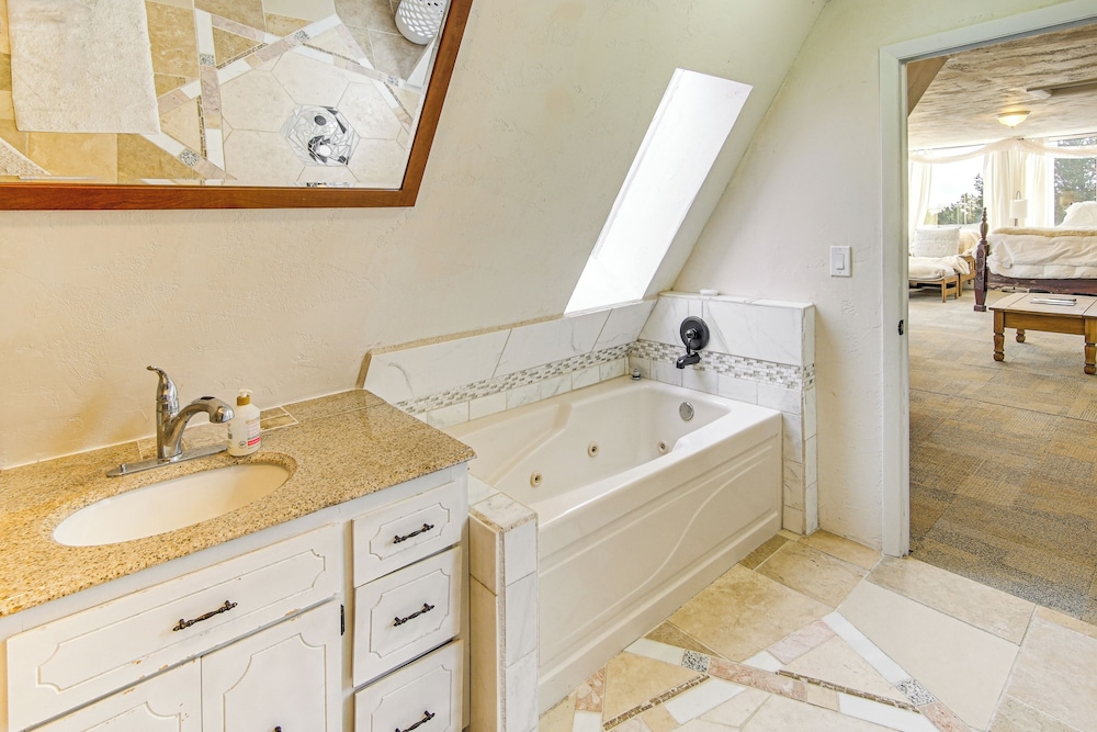 Near Hiking: Tranquil Crestone Studio w/ Deck!