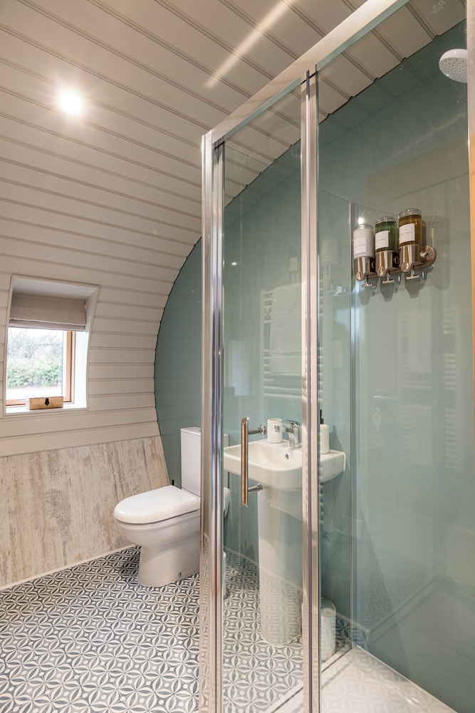 Sustainable Pod on Old Chalford Farm