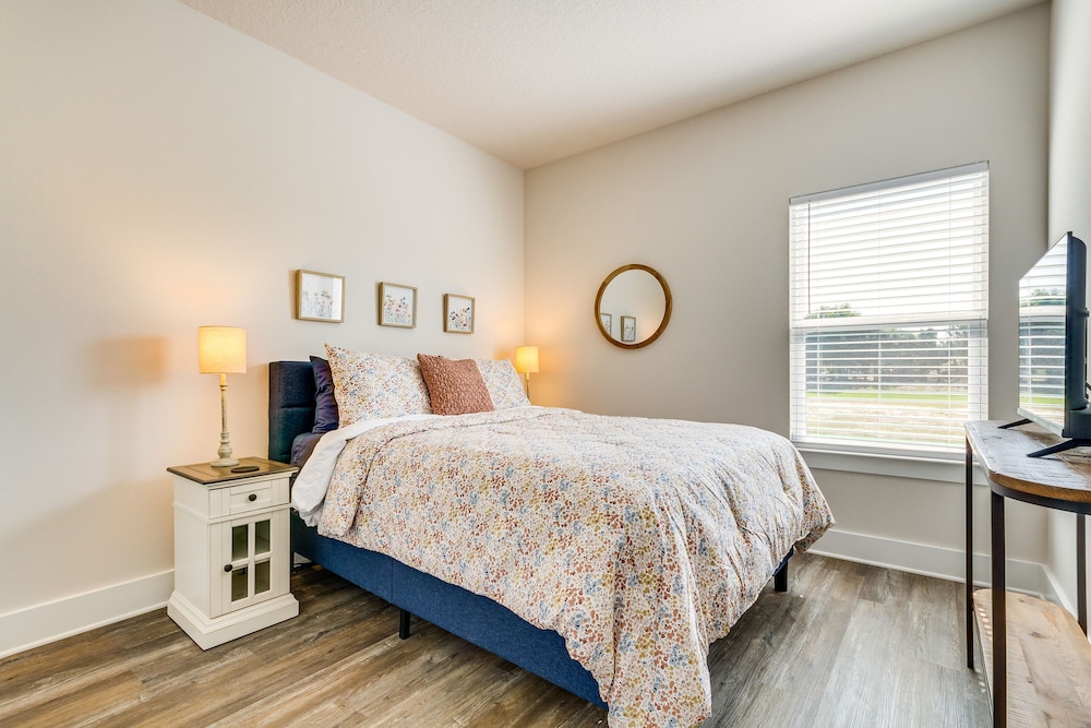 Gulf Breeze Home Rental: 8 Mi to Pensacola Beach!