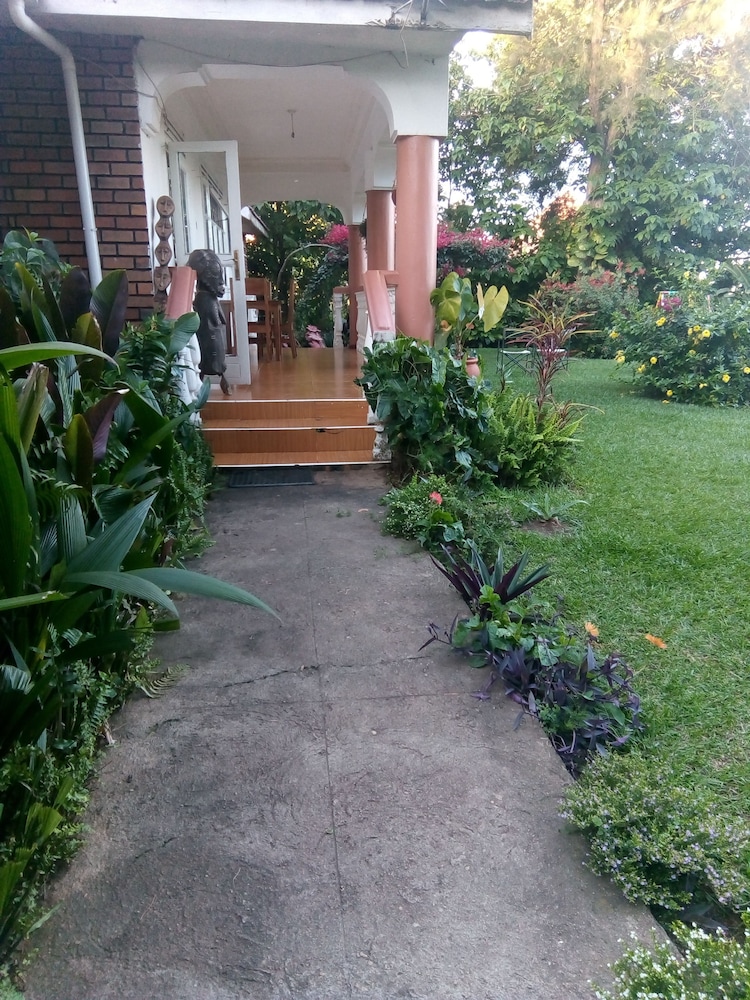 Colonial Residence