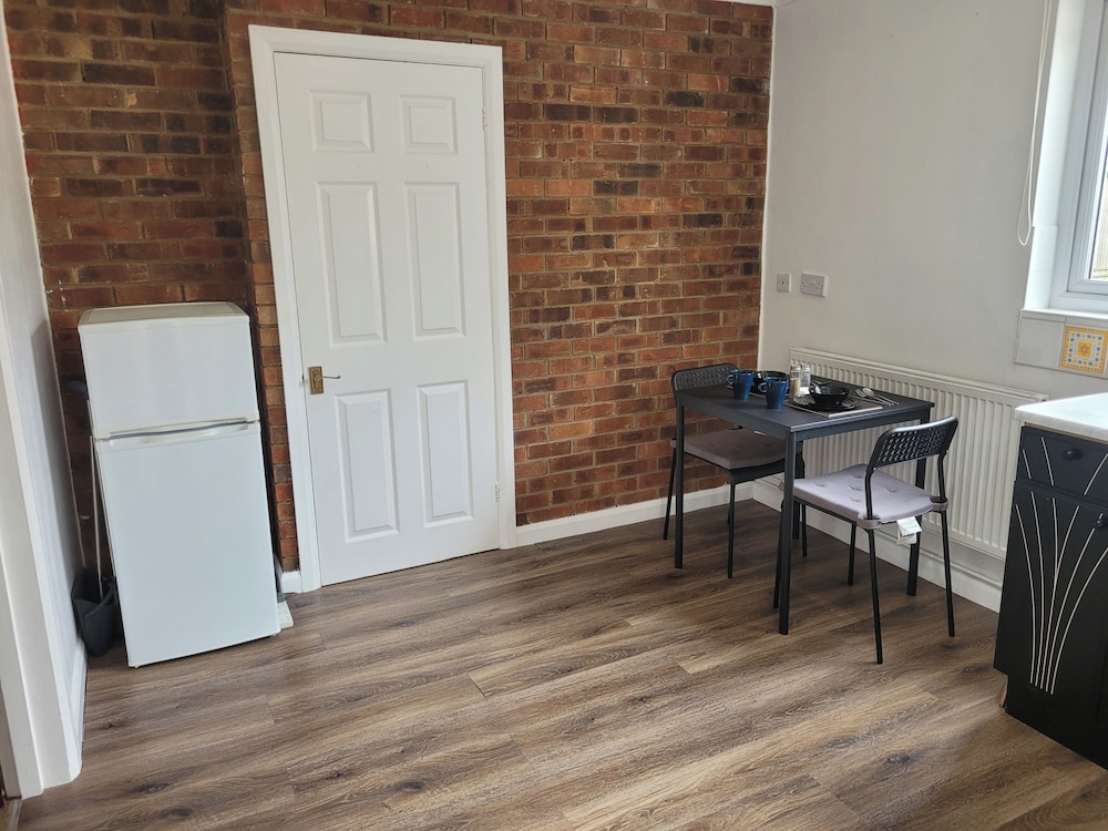 Charming Luton Apartment Retreat