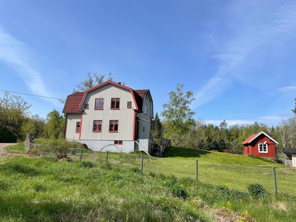 Secluded House With Garden and Lakes