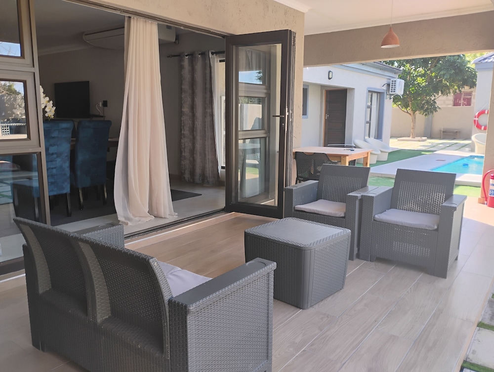 Petalite Villa Maun