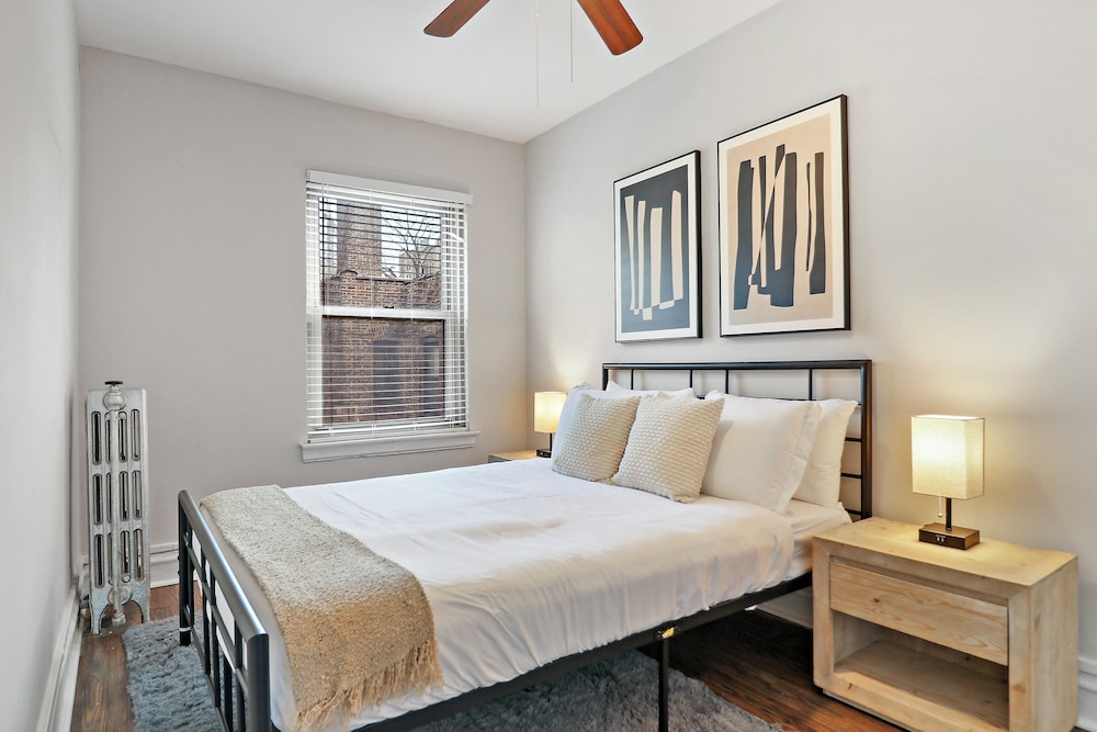 Lively 1BR - Kenwood 408