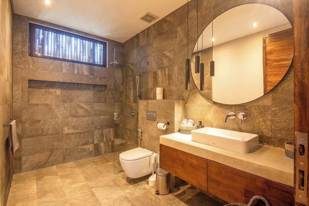 Modern 3BR Villa Enclosed Living