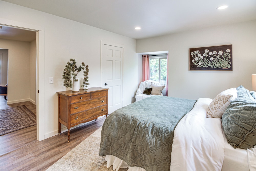 Private Beach: Lakefront Escape in Brainerd!