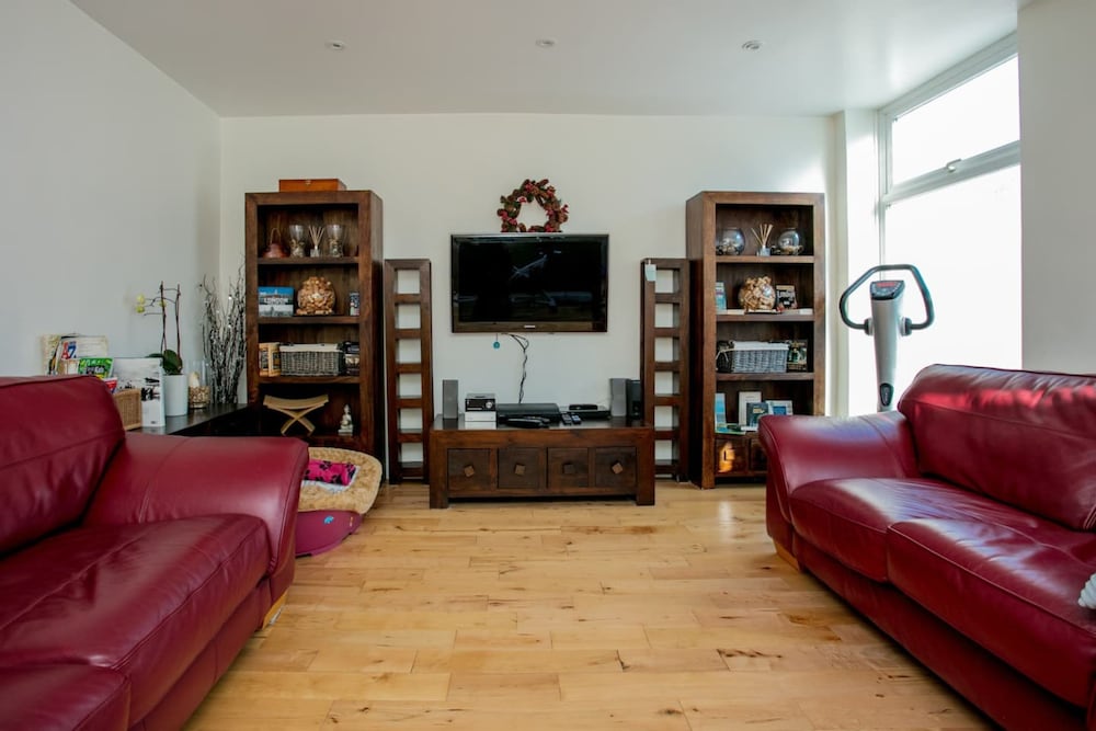 Stunning 3 Bedroom House With Garden in Battersea
