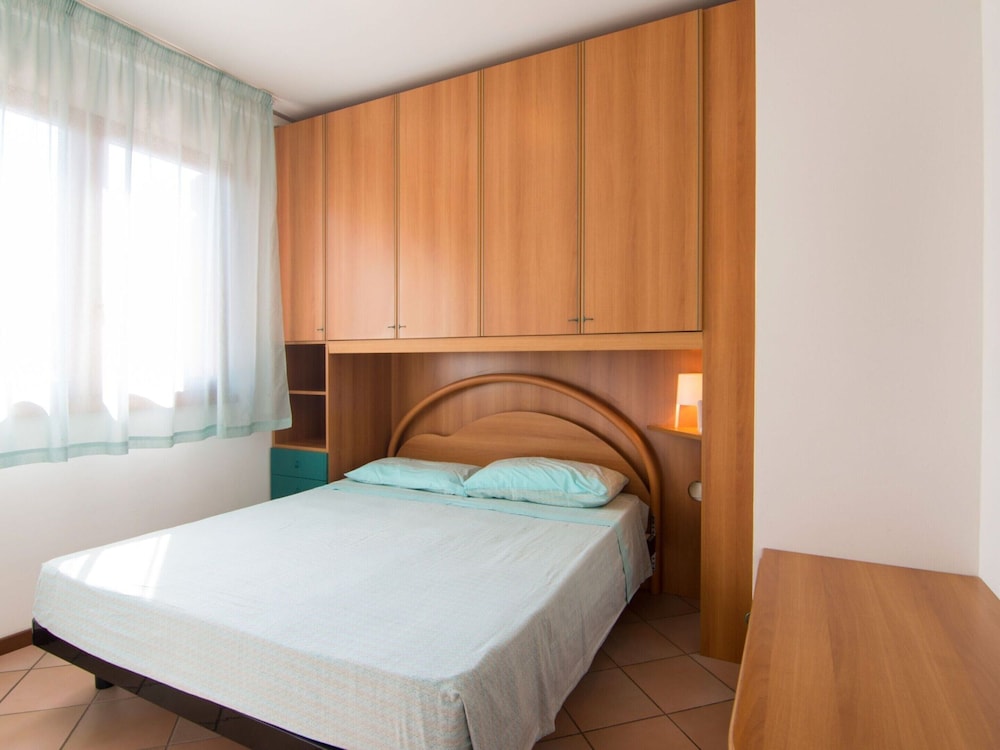 Cozy Holiday Home in Rosolina near Sea Beach view 3