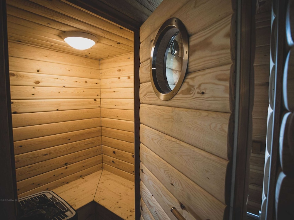 Romantic Woodland Chalet