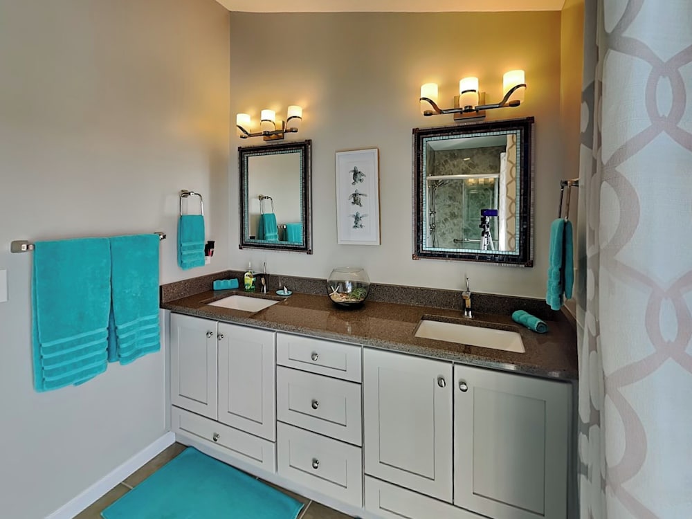 Blue Me A Wave by Topsail Realty