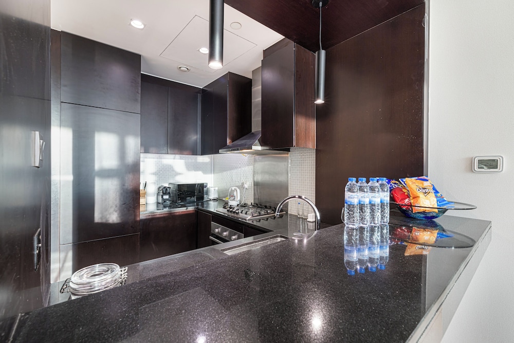 DAMAC Suites by Hostiva – Burj & Fountain