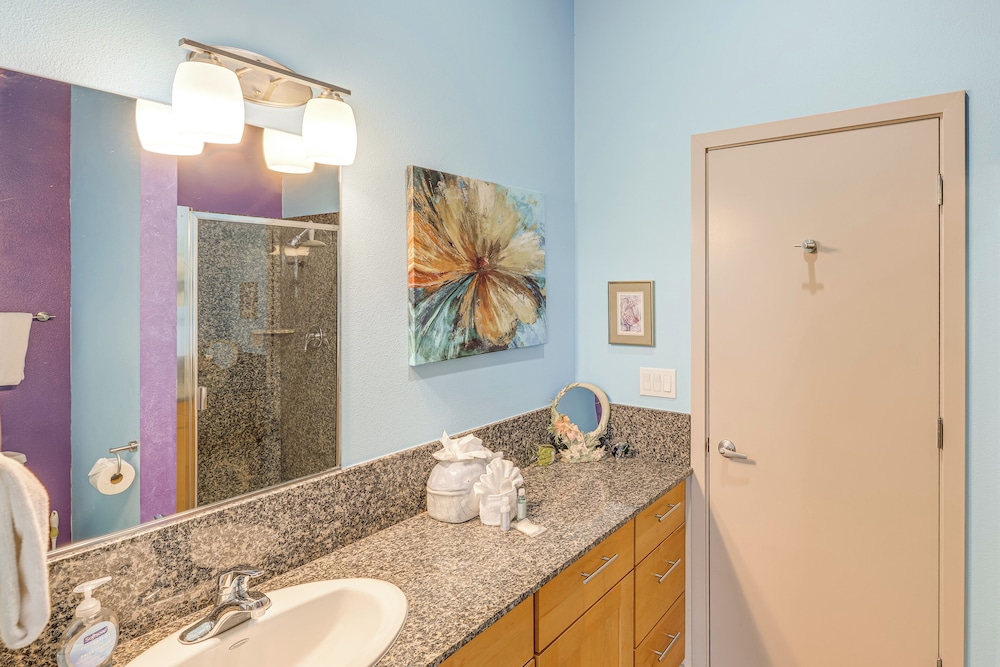 Steps to Pirate Cove: Oregon Coast Condo w/ View