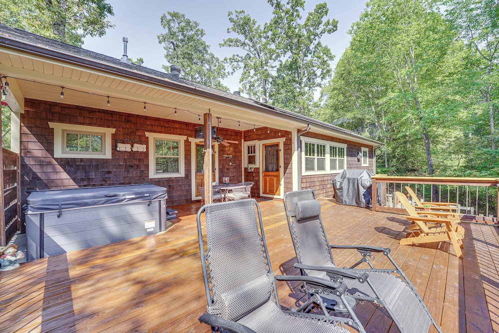 Hot Tub Soaks & Outdoor Fun: Fayetteville Cabin