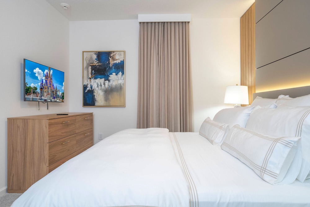 Brand NEW 12bedrooms 12bathroom At Paradiso Grande