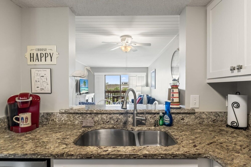 Memory Maker ~ Free Golf ~ Beachside ~ Hot Tub 2 Bedroom Condo by RedAwning view 5