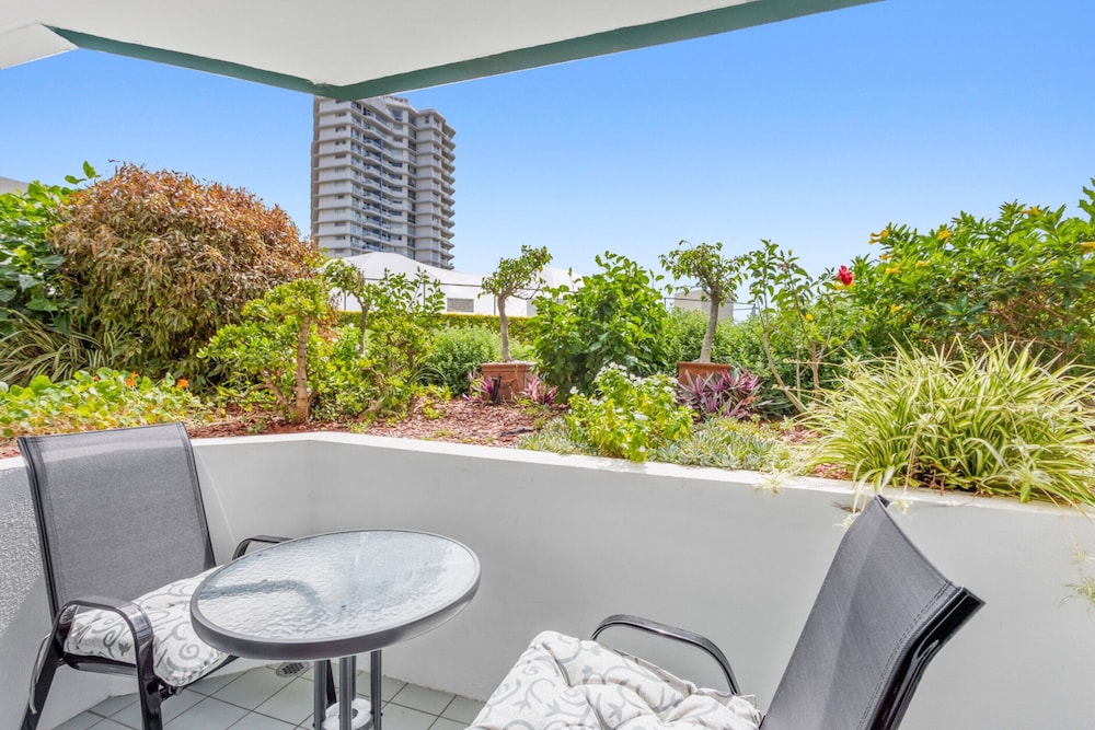 Beachfront 2-bed With Pool, BBQ