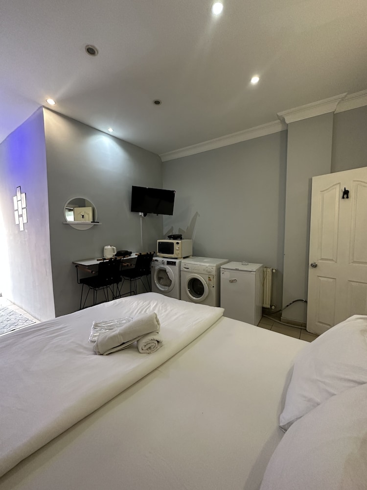 Green Bird Süit - Image 21