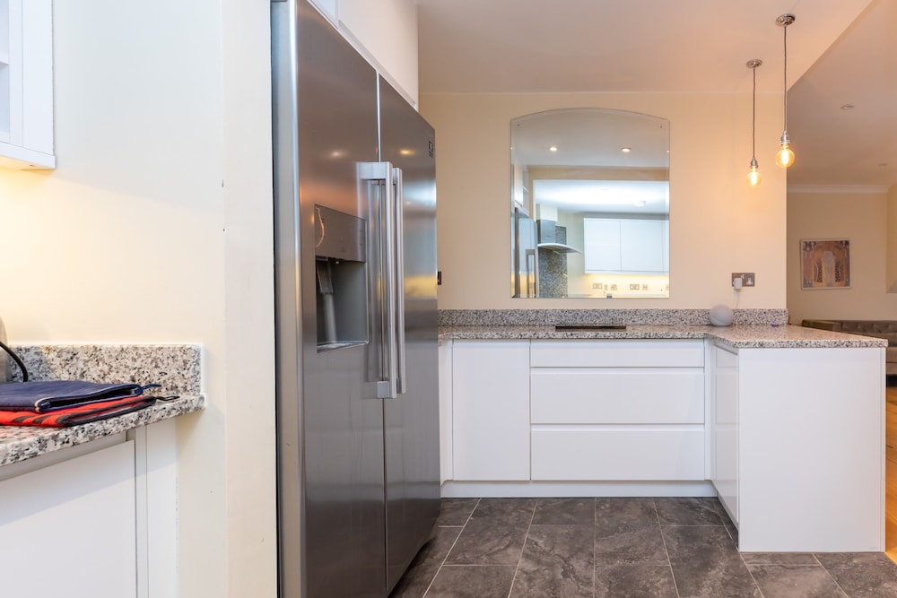 Modern and Bright 3 Bedroom House in Paddington