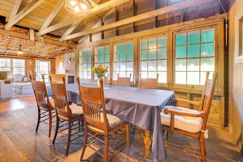 Steps to North Hampton Beach: Cottage w/ Deck!