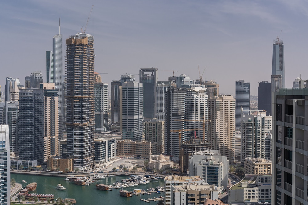 HiGuests - EMAAR 52-42