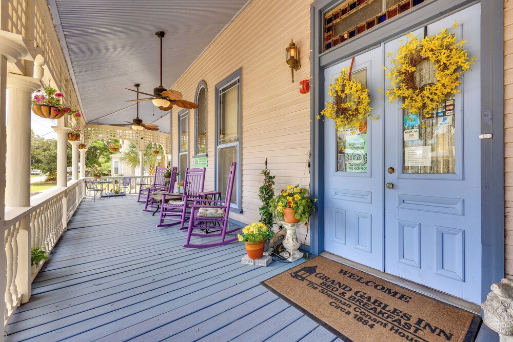 Grand Gables: Home 1 Block to St Johns River