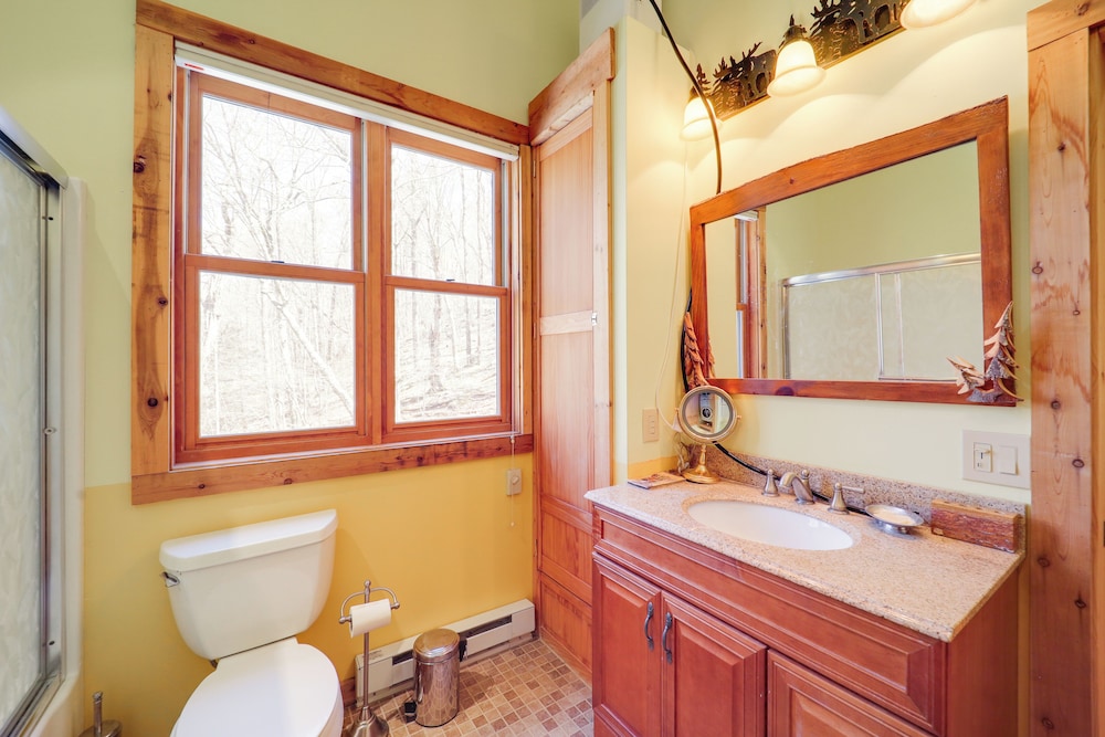 2 Mi to Beech Mtn Slopes! Cozy Couples Retreat