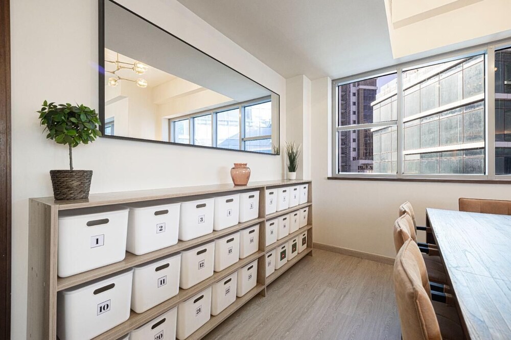 Business Bay central Host