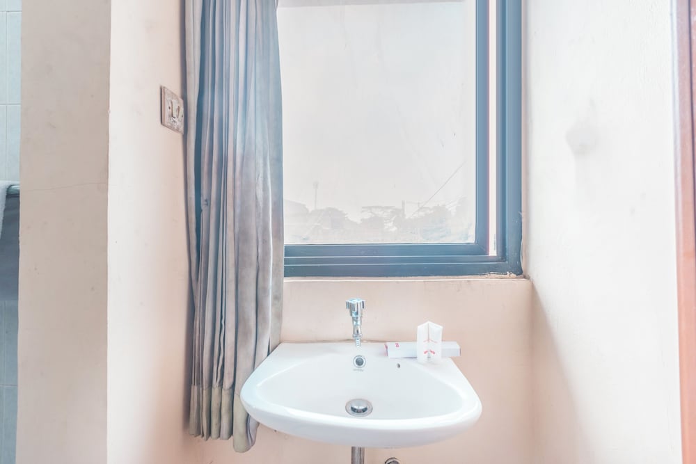 OYO 94759 Hotel Taman Cibinong