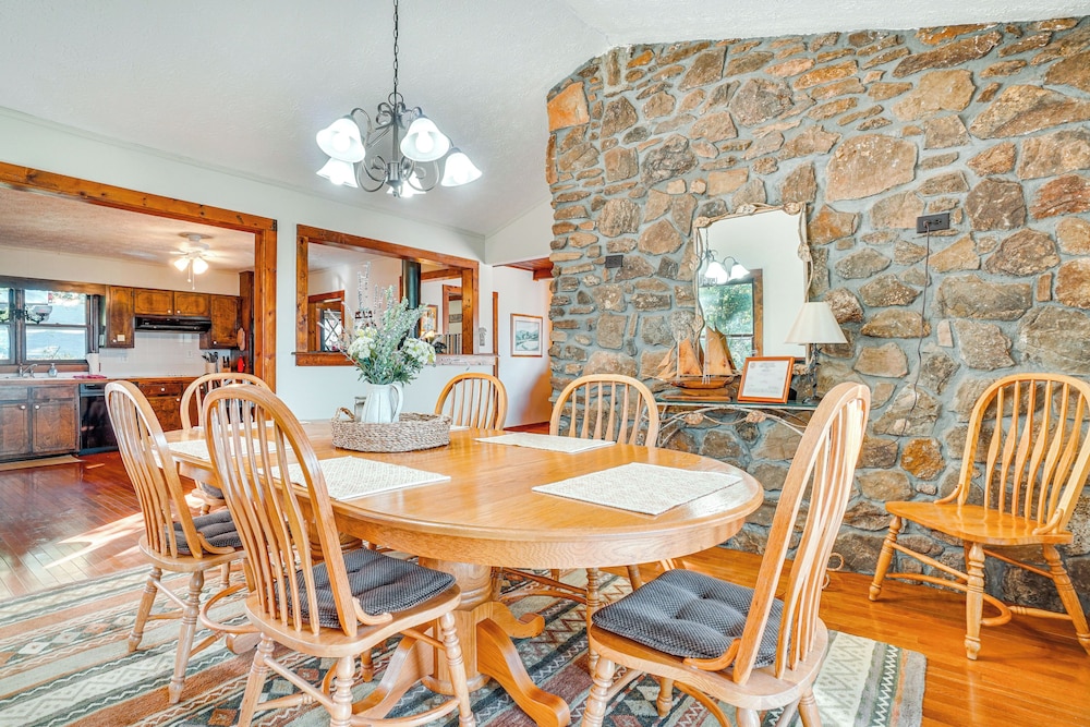 Mountain-view Home w/ Deck & Grill in Dahlonega view 3