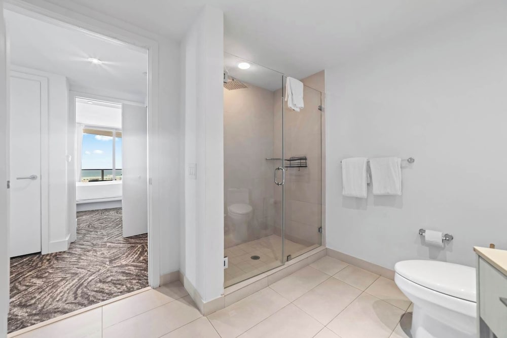 Sunny Balcony - Beautiful Stay for 2 With Ocean Views & Resort Amenities