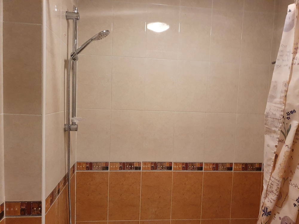 3 Bed Penthouse - Sleeps 8 - Pool - Sea View