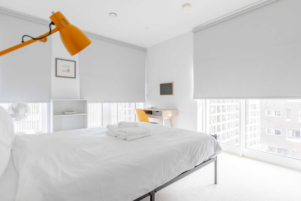 Stylish 2BD Oasis W/balcony South East London!