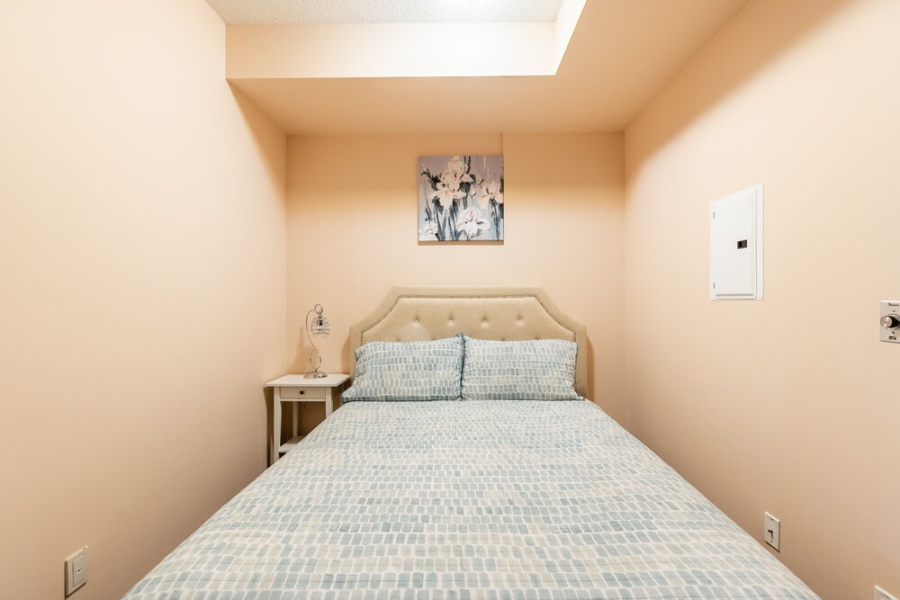 GLOBALSTAY. Fort York Apartments - Image 5