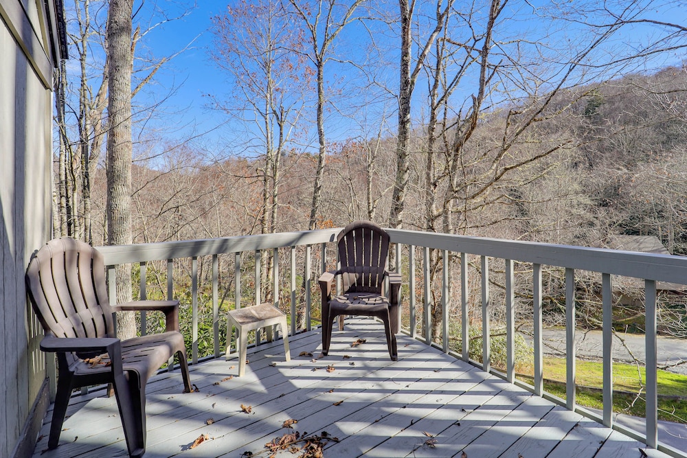 1/4 Mi to Skiing & Golf! Sugar Mountain Getaway