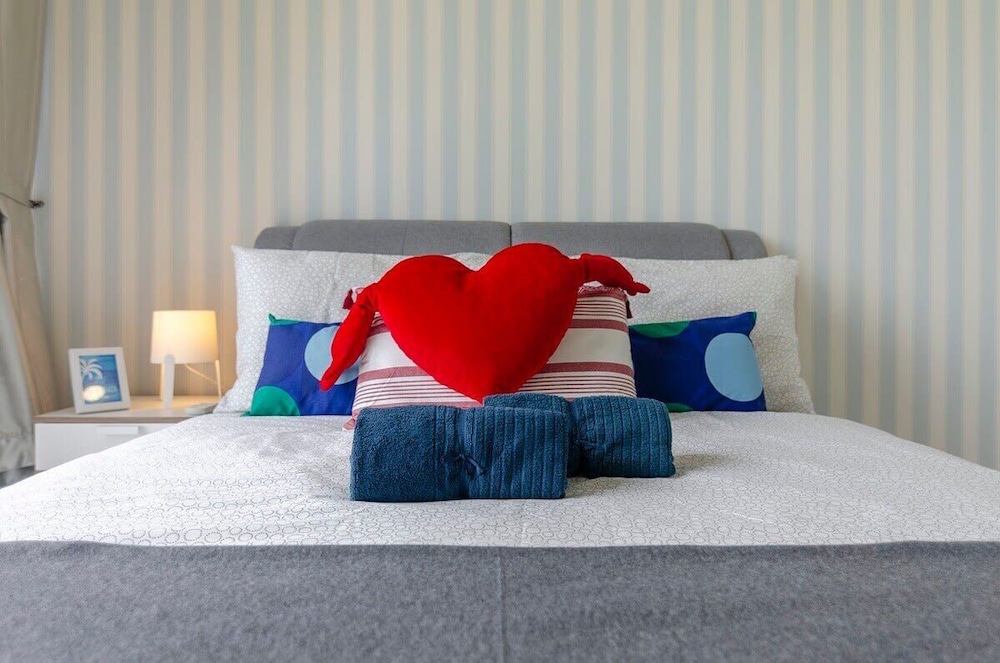 3BR D'pristine Suite Near Legoland, Stunning Views