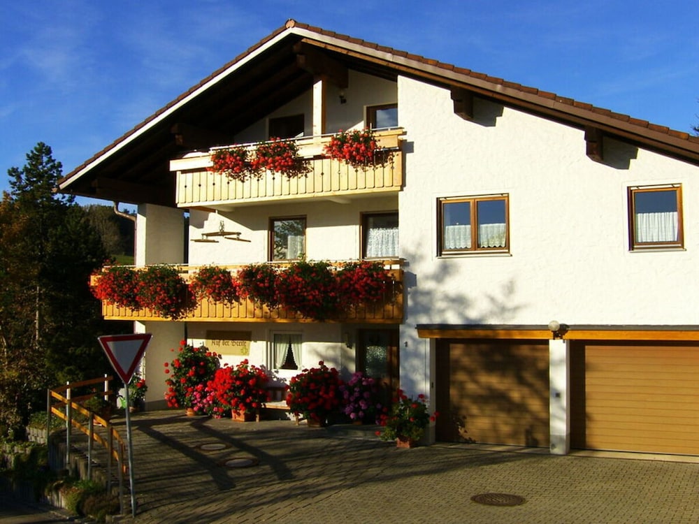 Haus Nett Modern Retreat