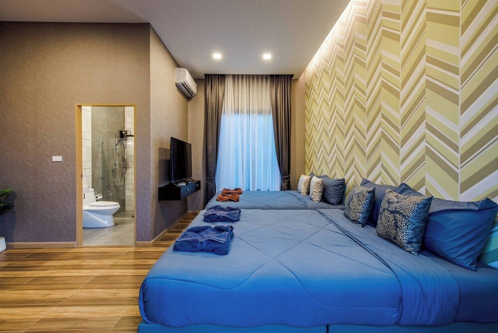 Sky Blue Private Pool Villa, Near Cham Am Beach