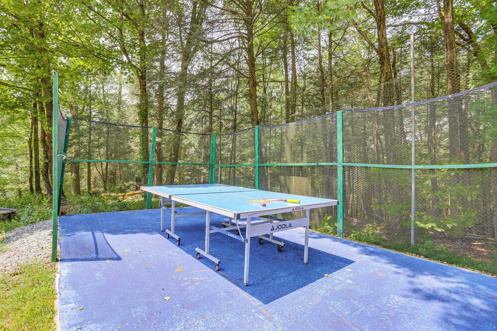 Communal Pool & Playground: Mongaup Valley Cabin!