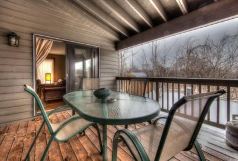 6 Bed Blue Mountain Executive Chalet with Hot Tub 157-0