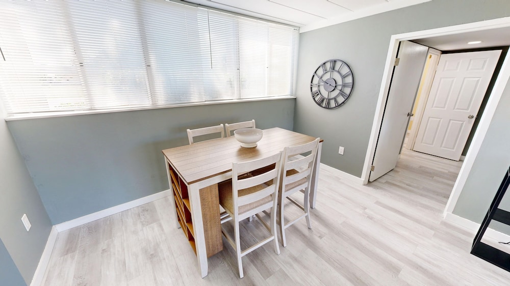 Sea Palm 2b 2 Bedroom Condo