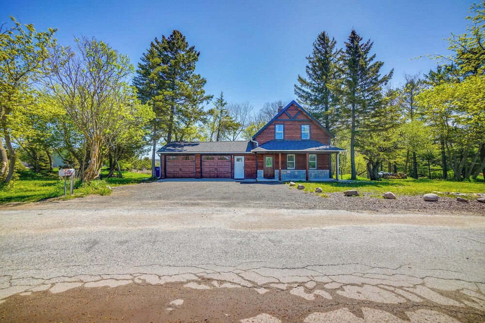 3 Mi to Lake Michigan: Charming Kewaunee Hideaway