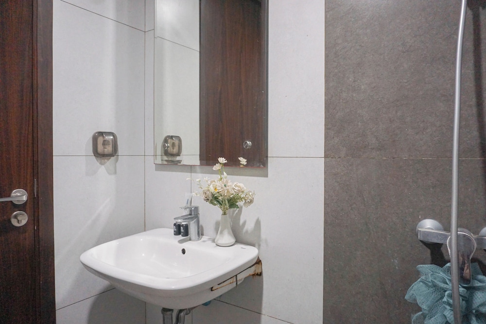 Cozy Look Studio Apartment At Lrt City Bekasi