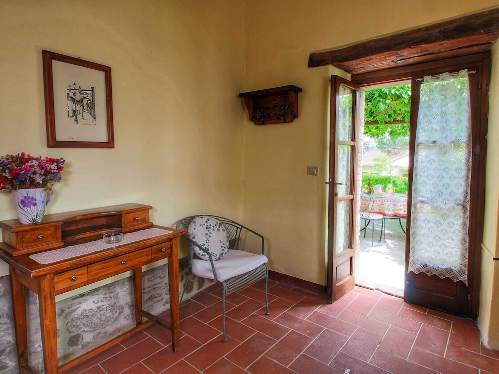 Farmhouse With Stables, Horses and the Ability to Make Horseback Riding