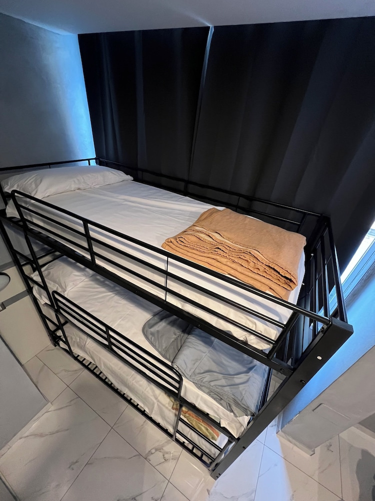 Lion University & Youth Hostel Milano
