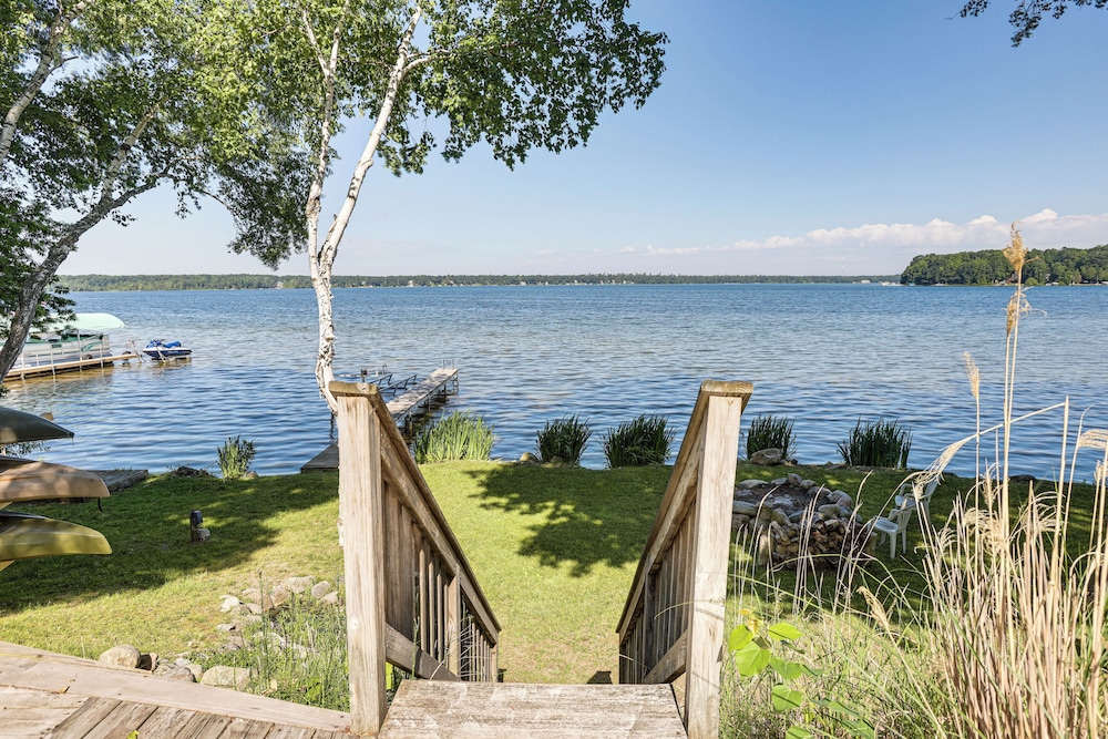 Waterfront Home on Duck Lake: 8 Mi to State Park!