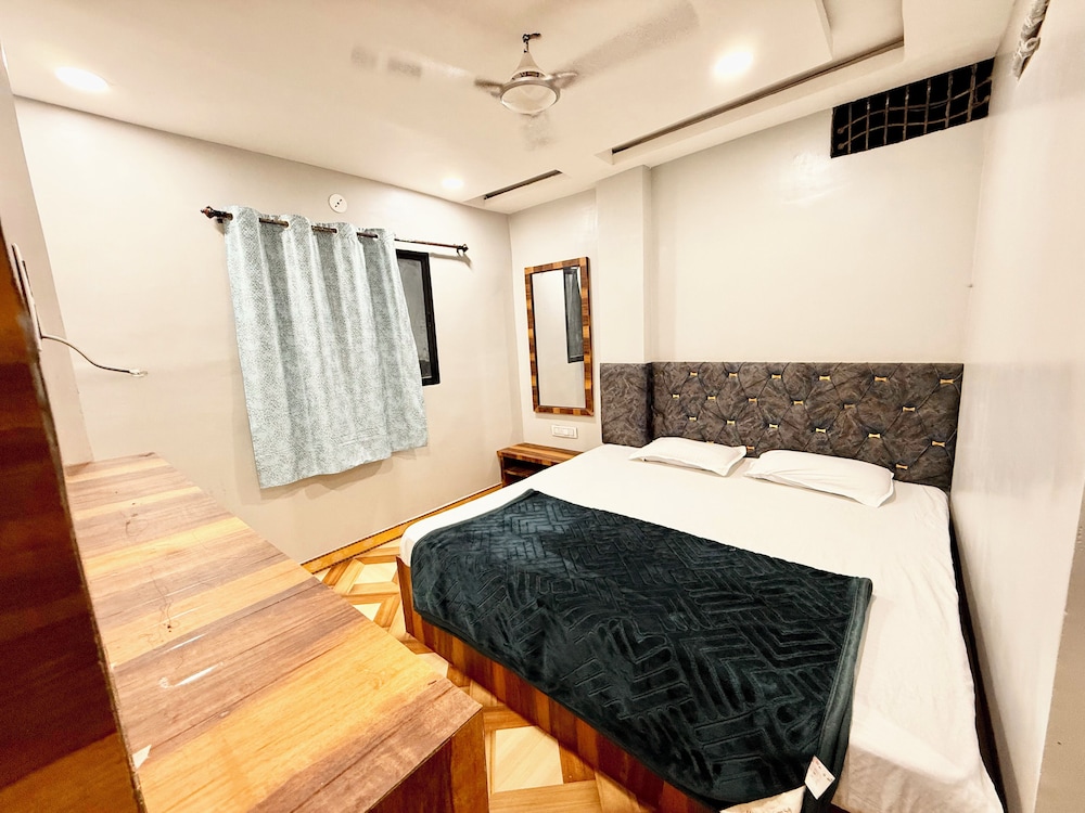 Hotel DMD Inn near Temple & Rail Staion