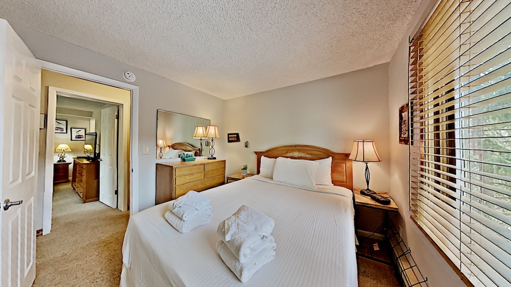 Key Condo 2954c view 2
